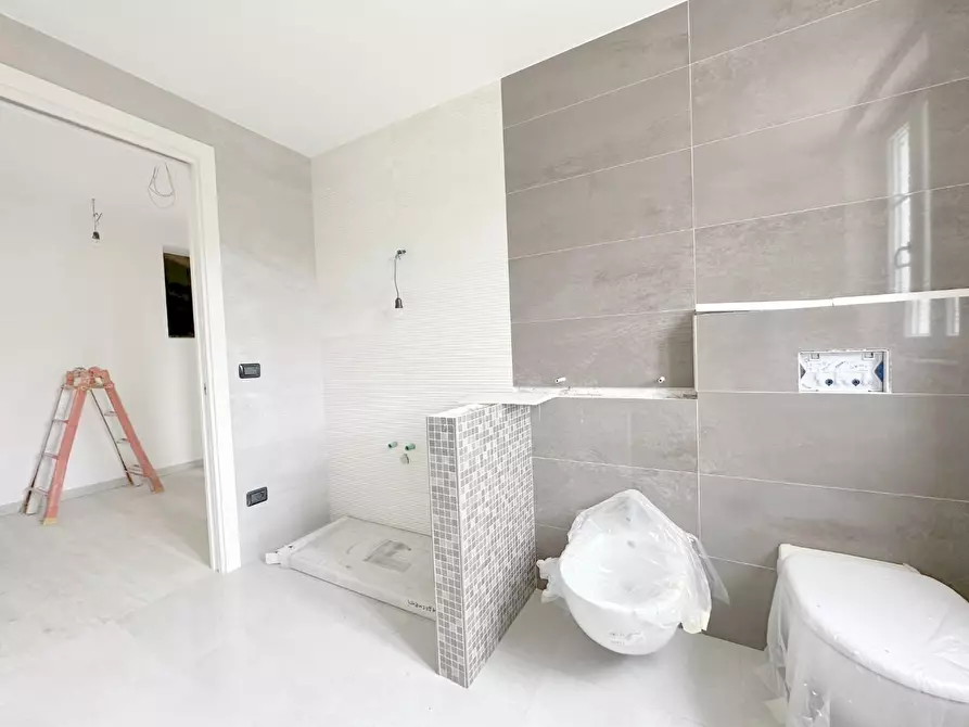 Immagine 13 di Villa in vendita  a Capannori