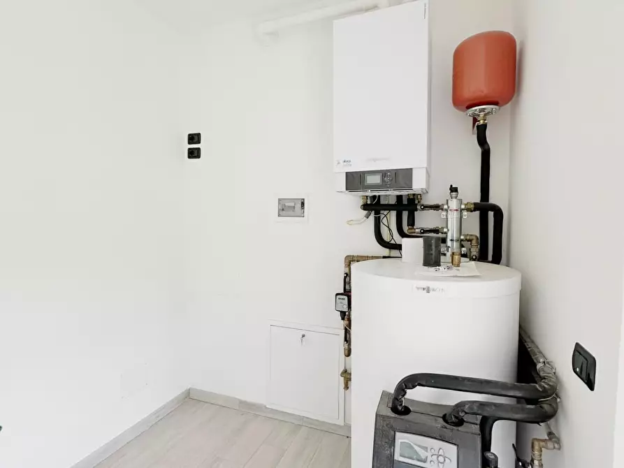 Immagine 28 di Villa in vendita  a Capannori