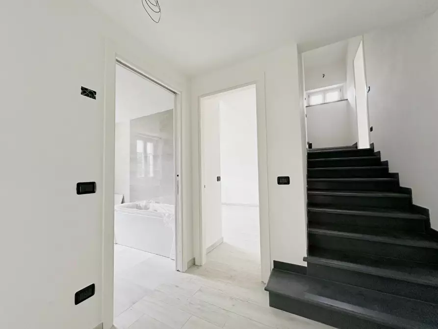 Immagine 7 di Villa in vendita  a Capannori