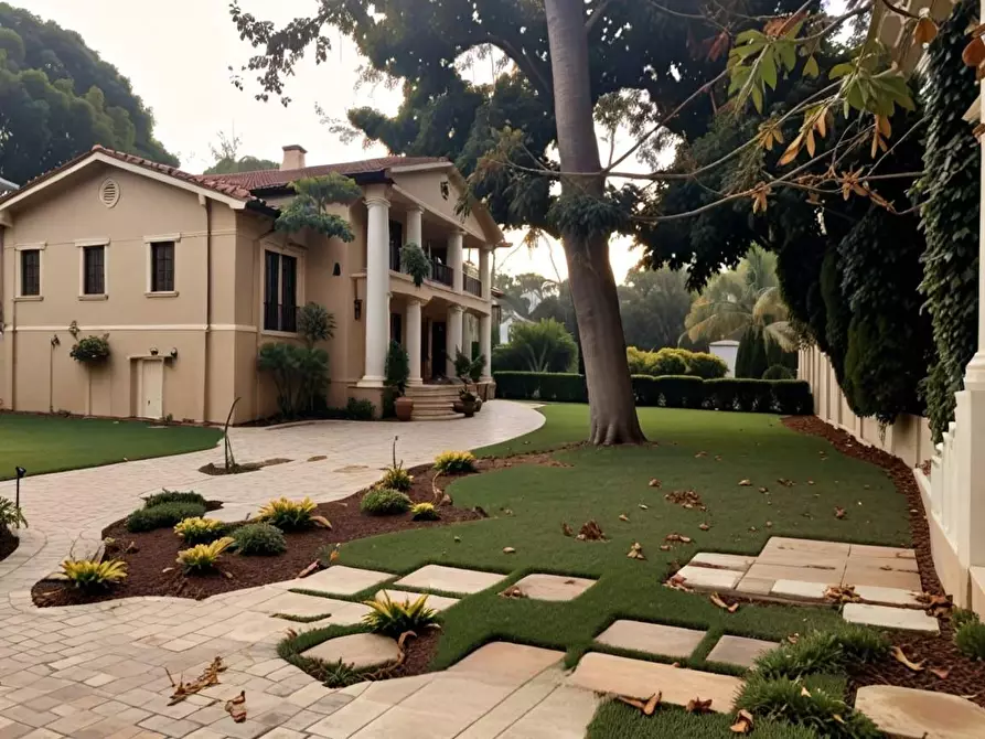 Immagine 2 di Villa in vendita  a Massa