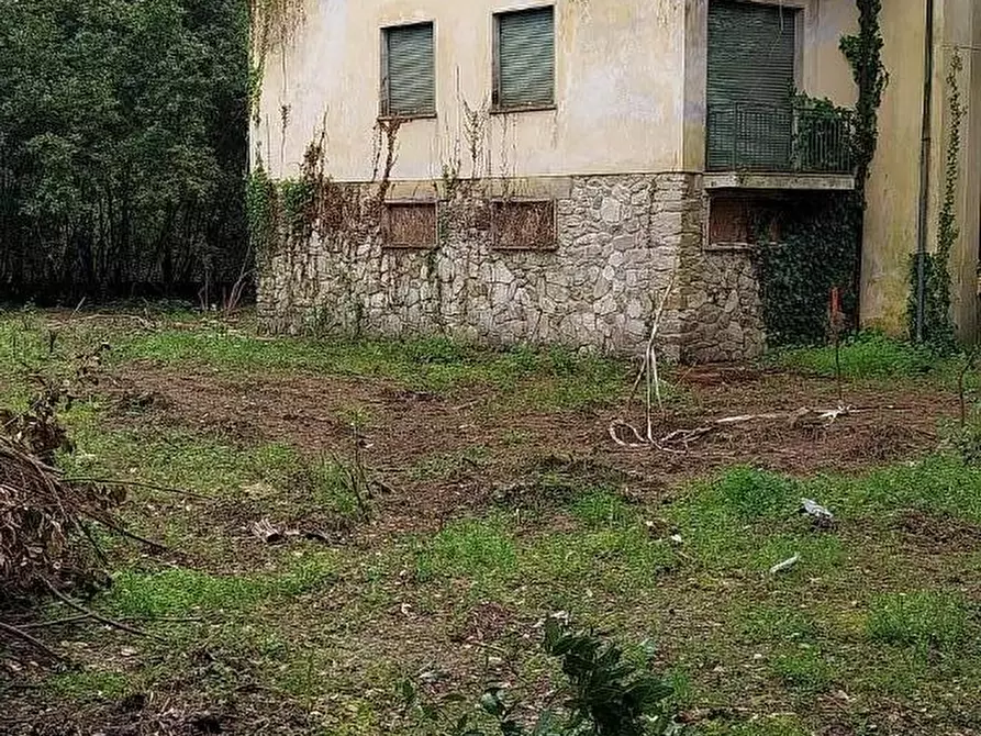 Immagine 8 di Villa in vendita  a Massa