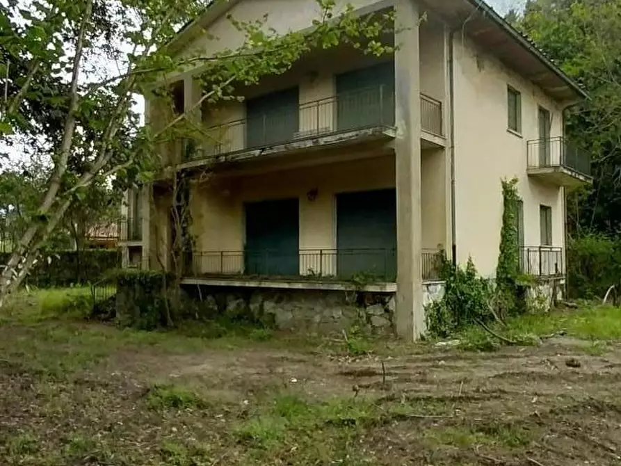 Immagine 10 di Villa in vendita  a Massa