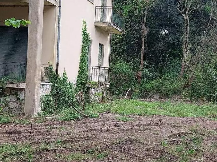 Immagine 12 di Villa in vendita  a Massa