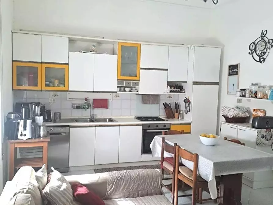 Immagine 2 di Appartamento in vendita  a Viareggio