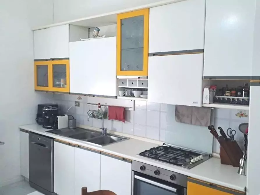 Immagine 11 di Appartamento in vendita  a Viareggio