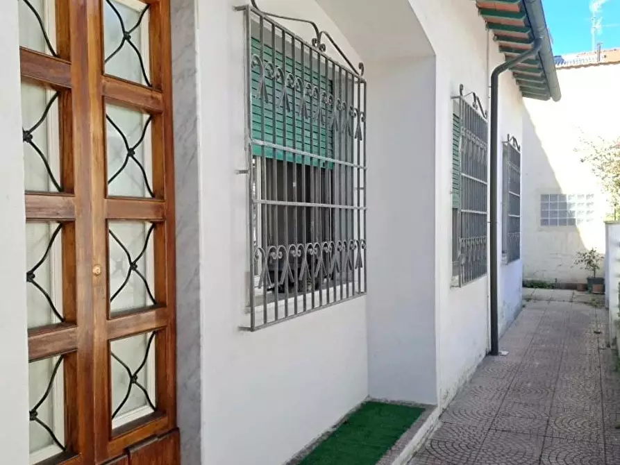 Immagine 13 di Appartamento in vendita  a Viareggio