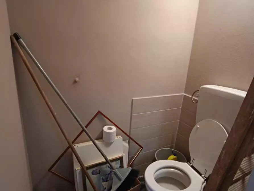 Immagine 3 di Ufficio in vendita  a Massa