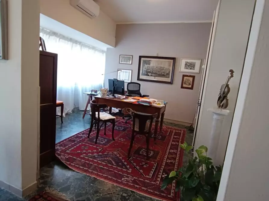 Immagine 7 di Ufficio in vendita  a Massa