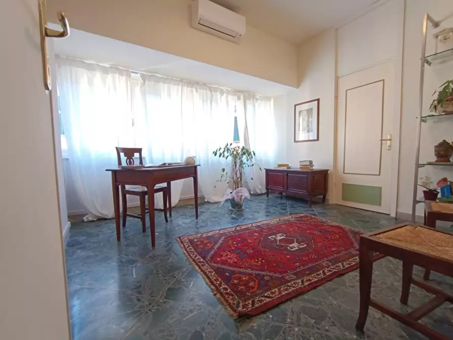 Immagine 2 di Ufficio in vendita  a Massa