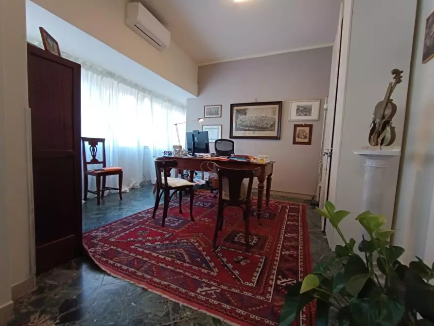 Immagine 11 di Ufficio in vendita  a Massa