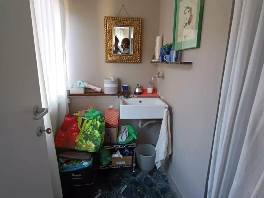 Immagine 5 di Ufficio in vendita  a Massa