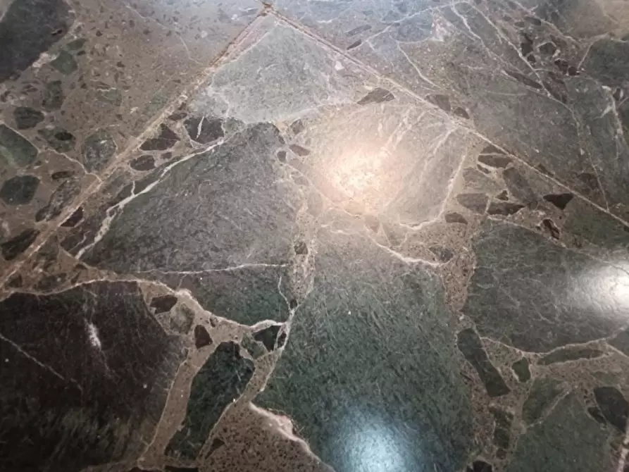 Immagine 10 di Ufficio in vendita  a Massa