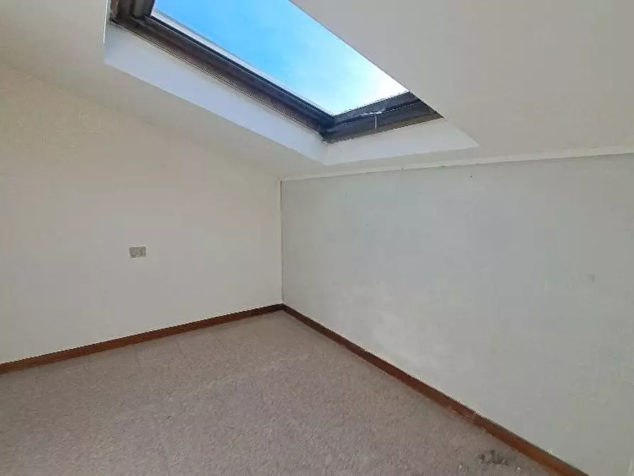 Immagine 11 di Appartamento in vendita  a Pisa