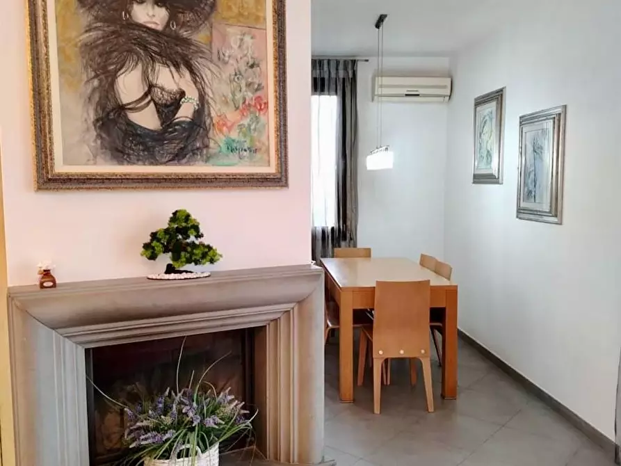 Immagine 2 di Villa in vendita  a San Giuliano Terme