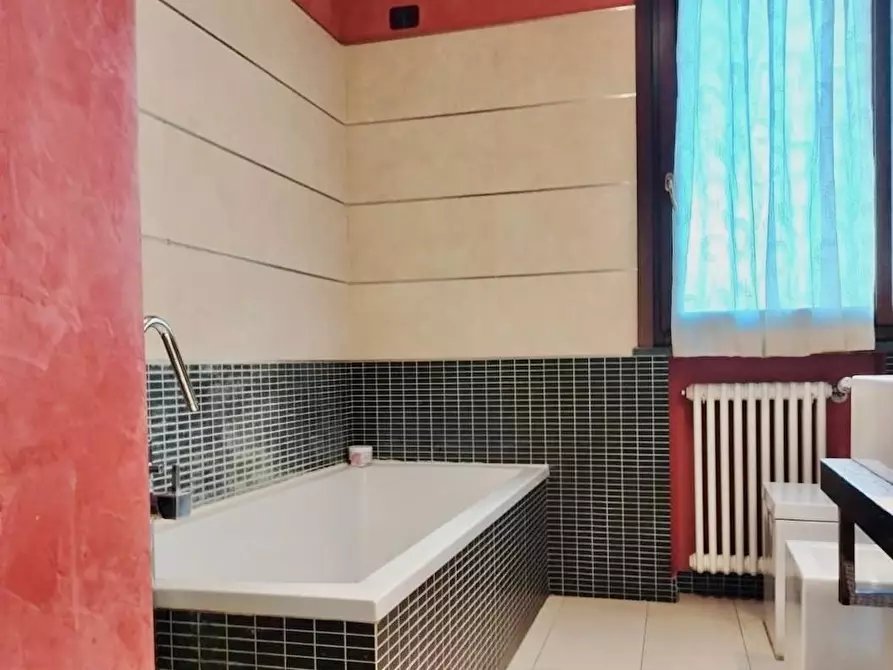 Immagine 15 di Villa in vendita  a San Giuliano Terme