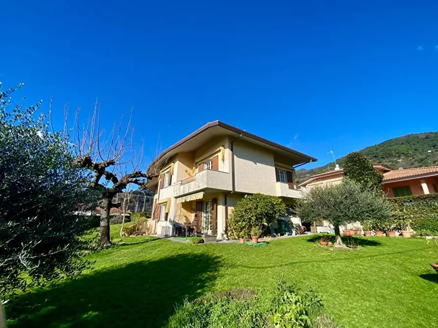 Immagine 9 di Casa indipendente in vendita  a Pietrasanta