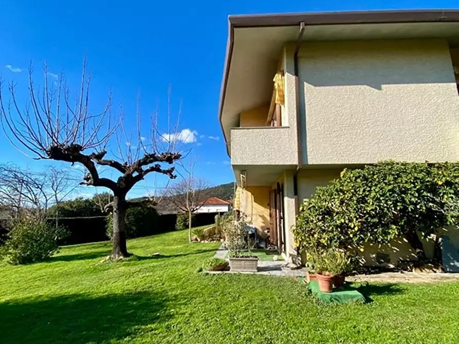 Immagine 10 di Casa indipendente in vendita  a Pietrasanta