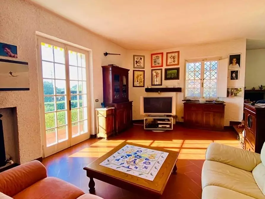Immagine 17 di Casa indipendente in vendita  a Pietrasanta