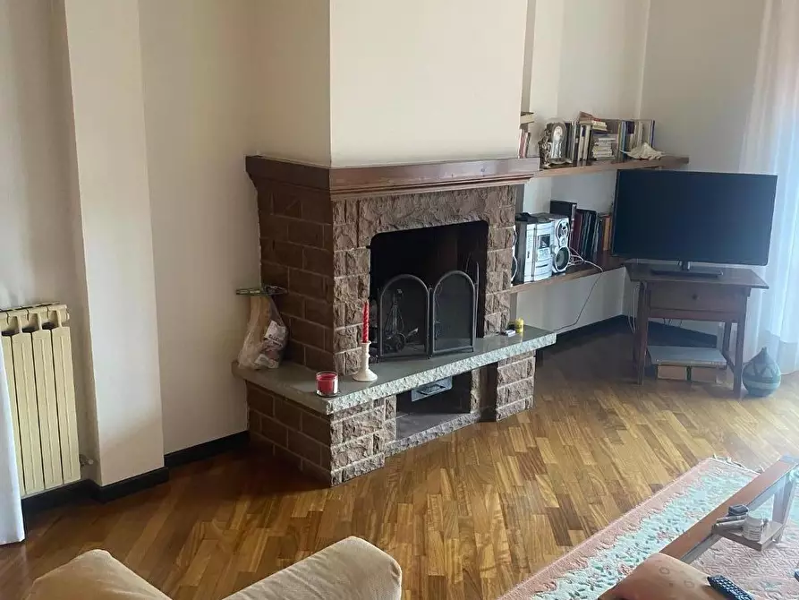 Immagine 2 di Mansarda in vendita  a Massa