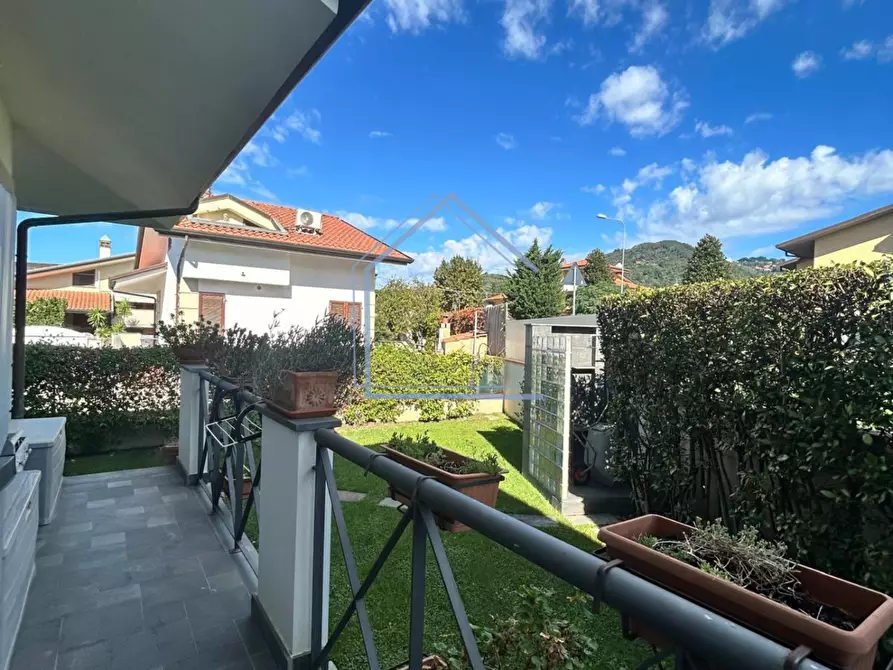 Immagine 31 di Villa in vendita  a Massarosa