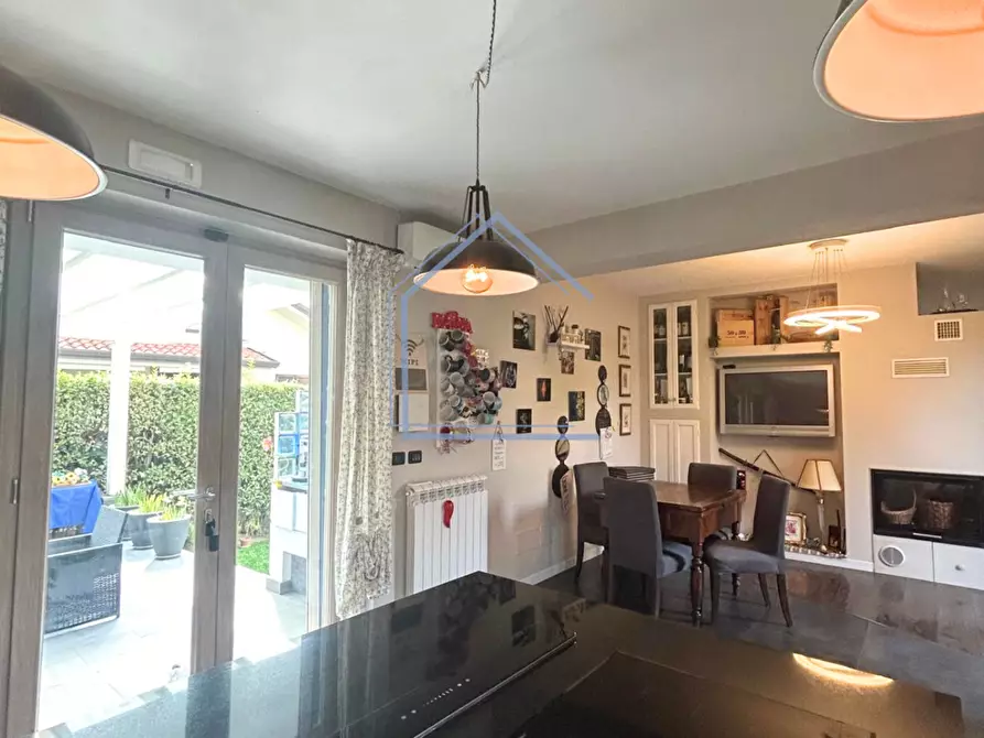 Immagine 27 di Villa in vendita  a Massarosa