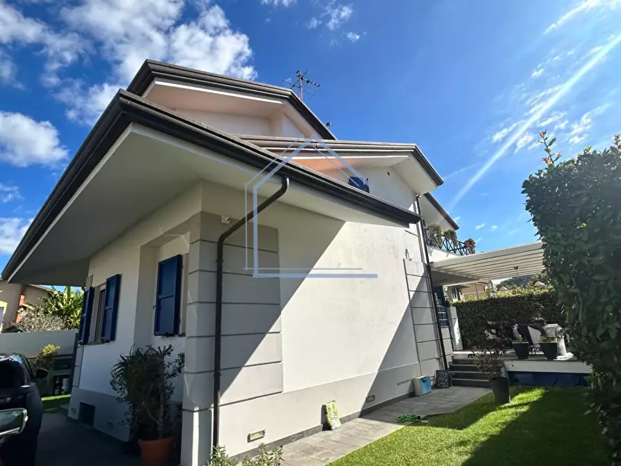 Immagine 41 di Villa in vendita  a Massarosa