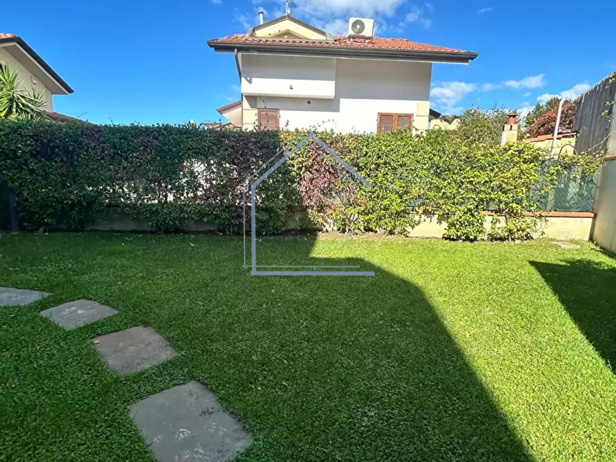 Immagine 32 di Villa in vendita  a Massarosa