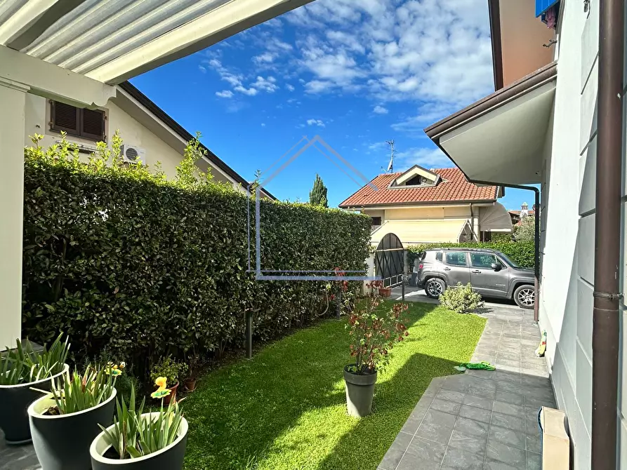 Immagine 44 di Villa in vendita  a Massarosa