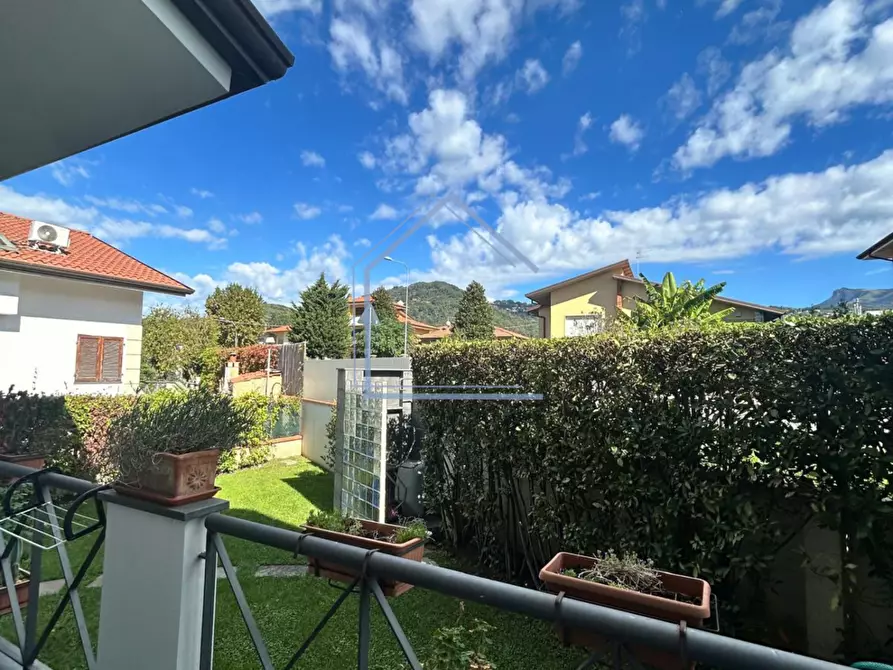 Immagine 42 di Villa in vendita  a Massarosa