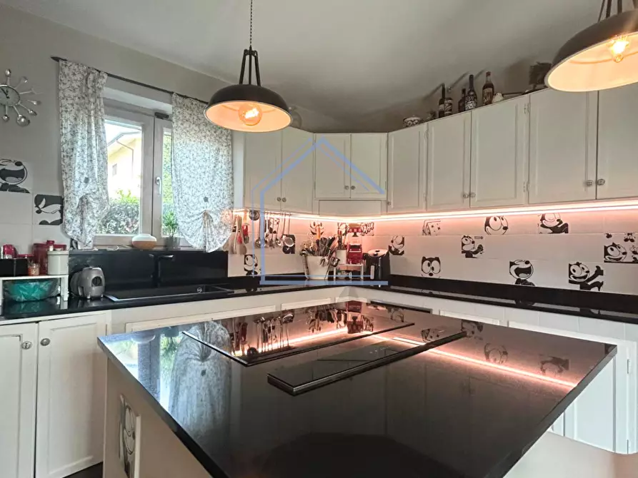 Immagine 29 di Villa in vendita  a Massarosa