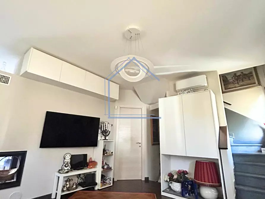 Immagine 6 di Villa in vendita  a Massarosa