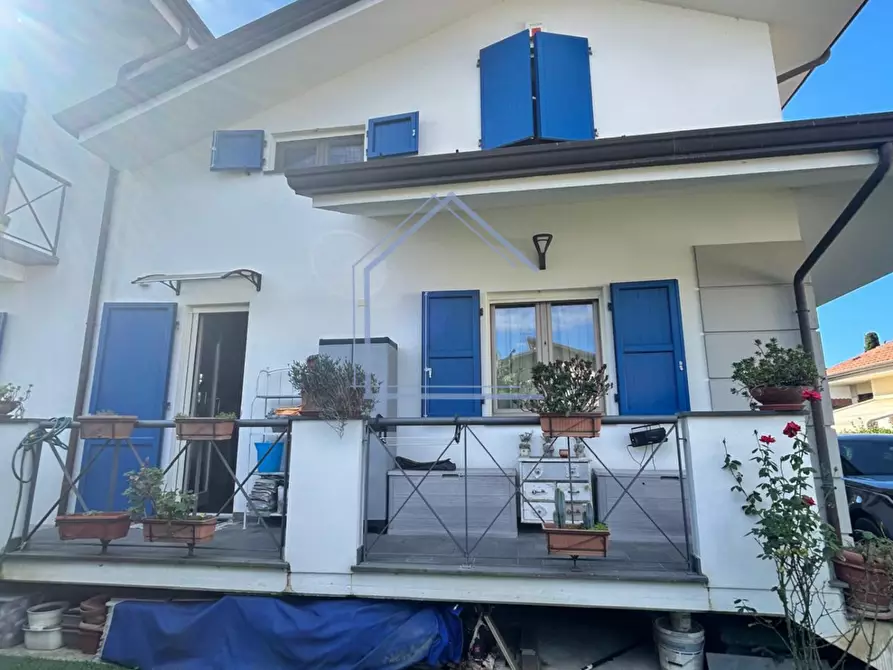 Immagine 30 di Villa in vendita  a Massarosa
