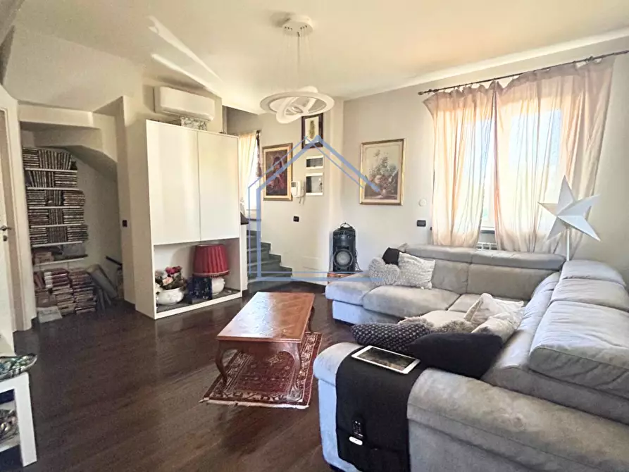 Immagine 4 di Villa in vendita  a Massarosa