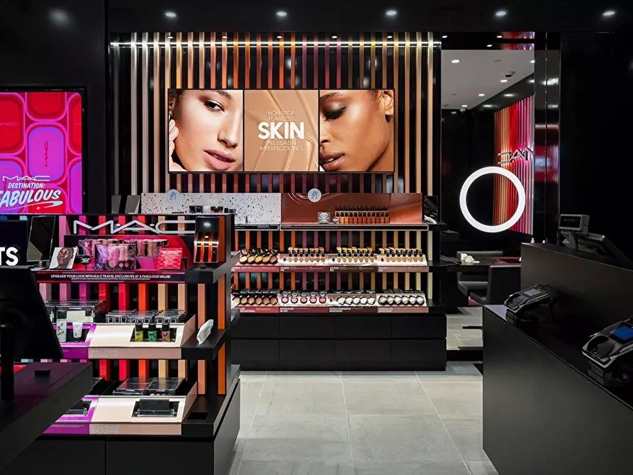 Immagine 1 di Negozio in affitto  a Empoli