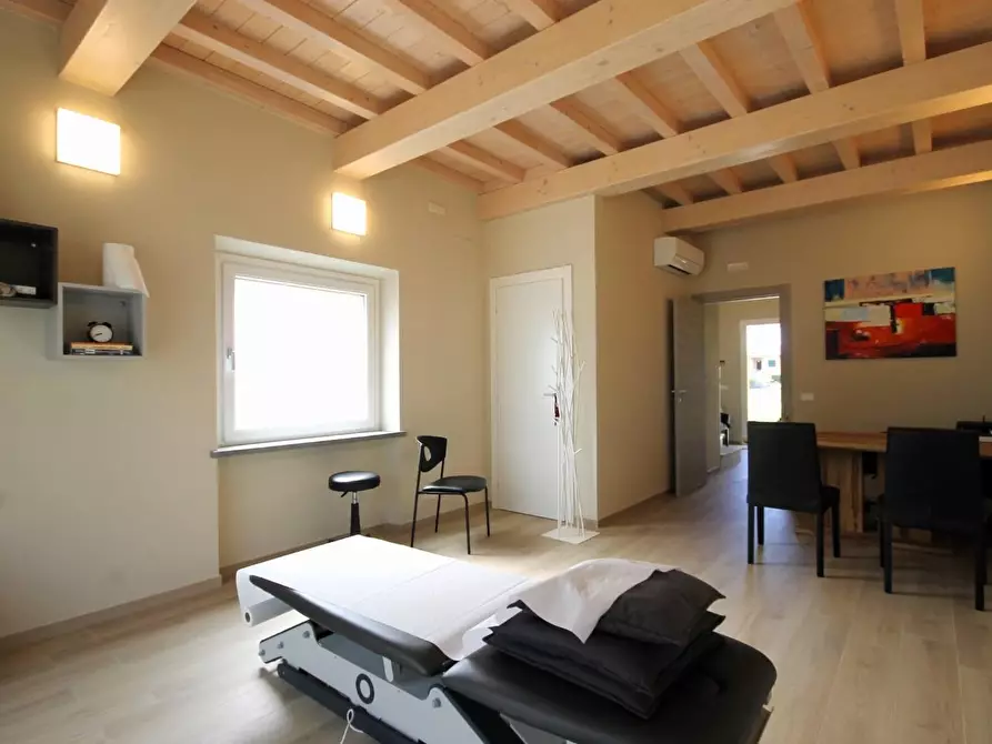 Immagine 4 di Ufficio in affitto  a Capannori