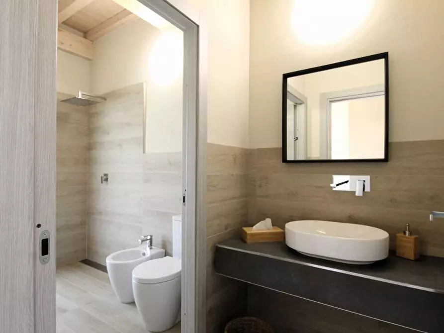 Immagine 9 di Ufficio in affitto  a Capannori