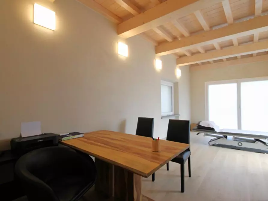 Immagine 2 di Ufficio in affitto  a Capannori