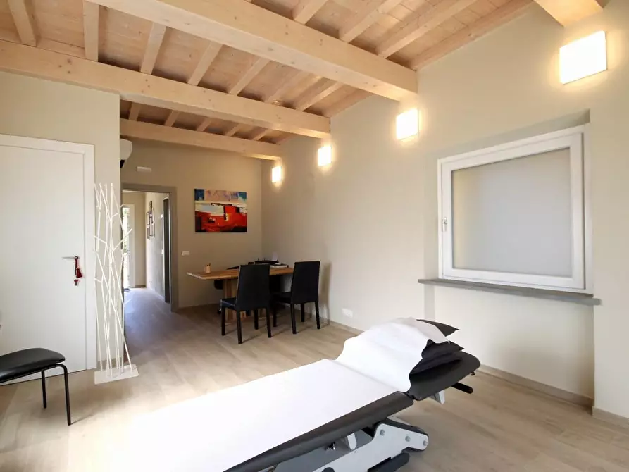 Immagine 6 di Ufficio in affitto  a Capannori