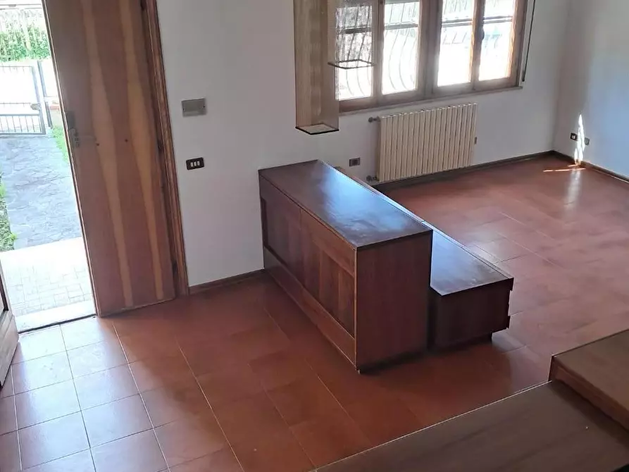 Immagine 29 di Villetta a schiera in vendita  a Cascina