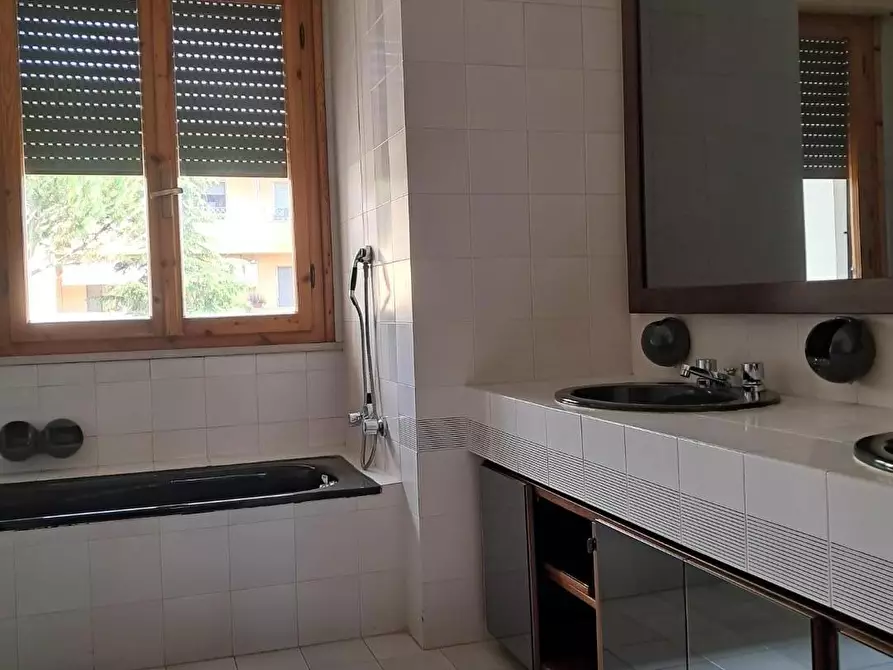 Immagine 23 di Villetta a schiera in vendita  a Cascina