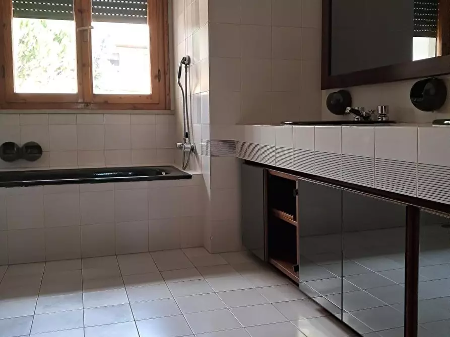 Immagine 10 di Villetta a schiera in vendita  a Cascina