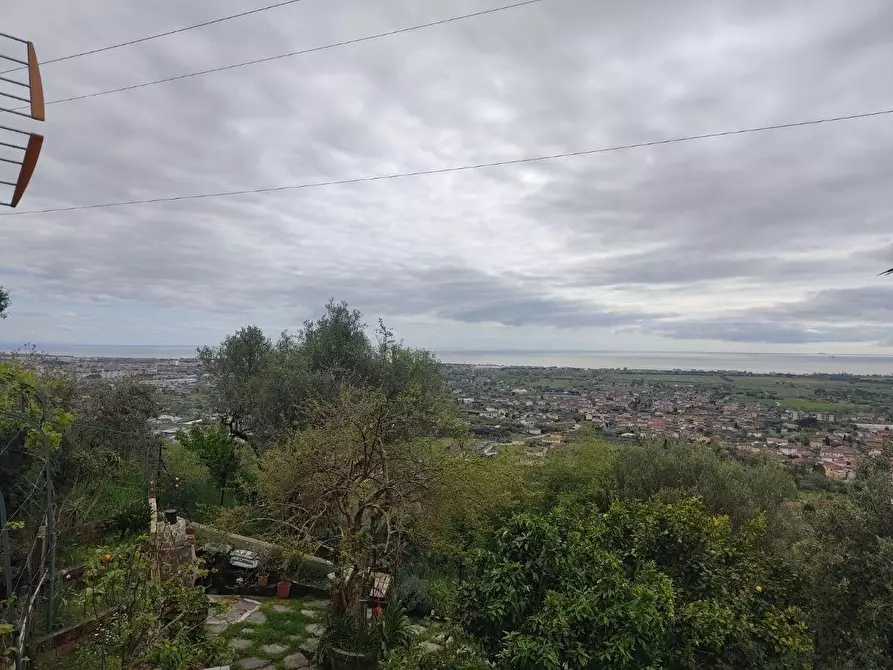 Immagine 2 di Appartamento in vendita  a Ortonovo