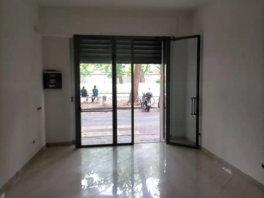 Immagine 8 di Locale commerciale in vendita  a Pisa