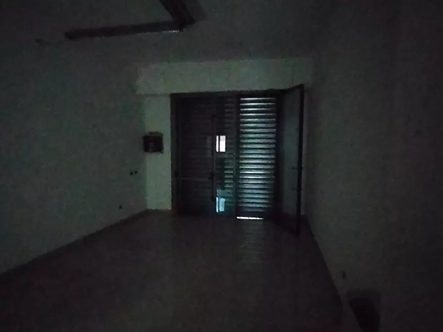 Immagine 3 di Locale commerciale in vendita  a Pisa