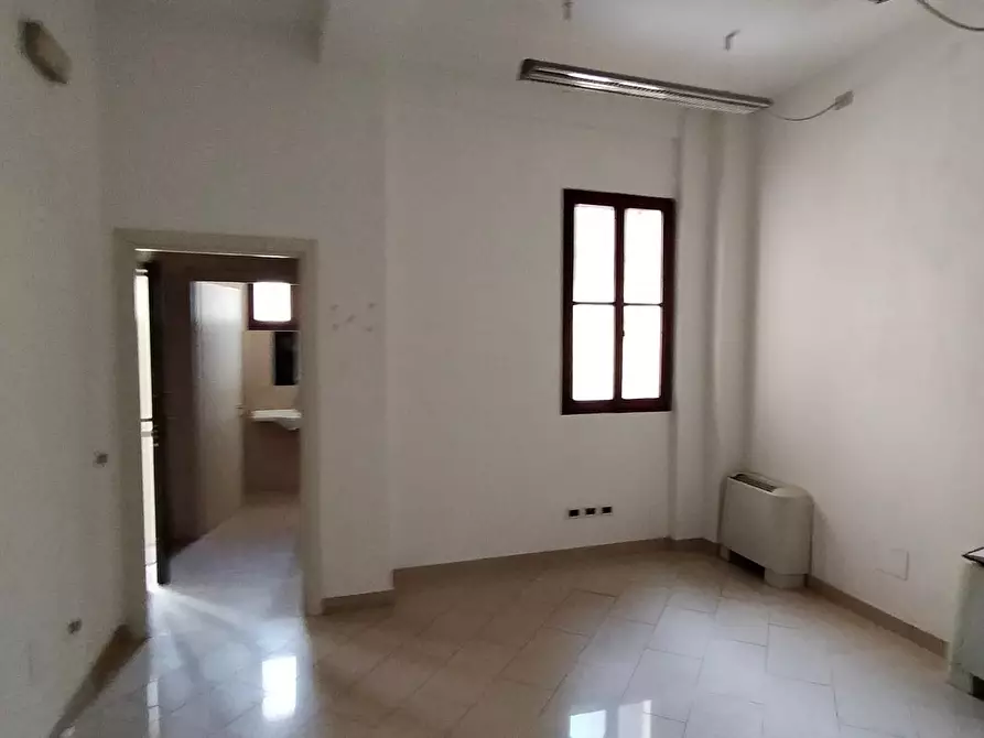 Immagine 12 di Locale commerciale in vendita  a Pisa