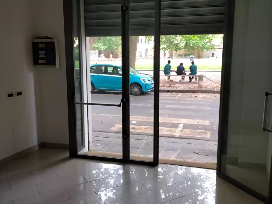 Immagine 13 di Locale commerciale in vendita  a Pisa