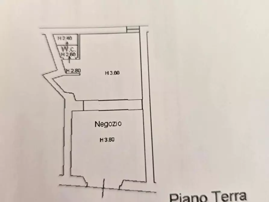 Immagine 7 di Locale commerciale in vendita  a Colle Di Val D'elsa