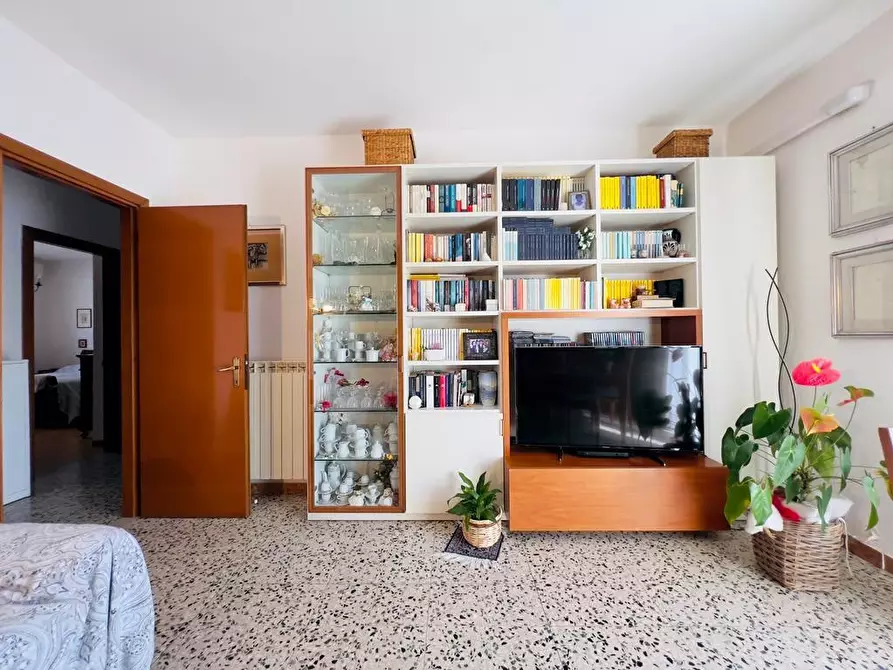 Immagine 9 di Appartamento in vendita  a Carrara