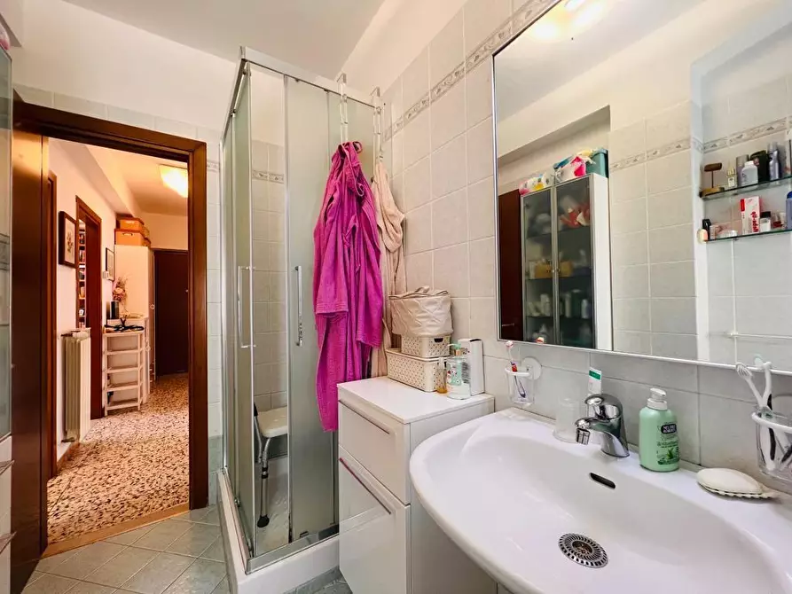 Immagine 41 di Appartamento in vendita  a Carrara