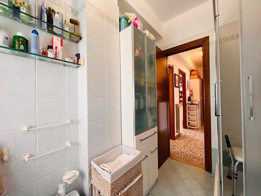 Immagine 40 di Appartamento in vendita  a Carrara